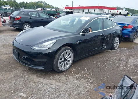 2018 Tesla Model 3 Long Range/Mid Range z USA, uszkodzony, nr VIN 5YJ3E1EA9JF046855